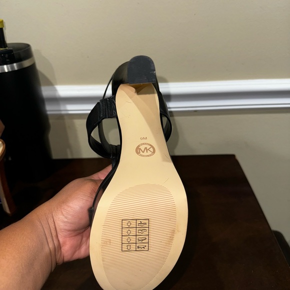 Brand New Size 9 Black colored Michael Kors Heels - Picture 4 of 4